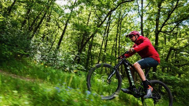 Få en fordel i skoven med en el mountainbike