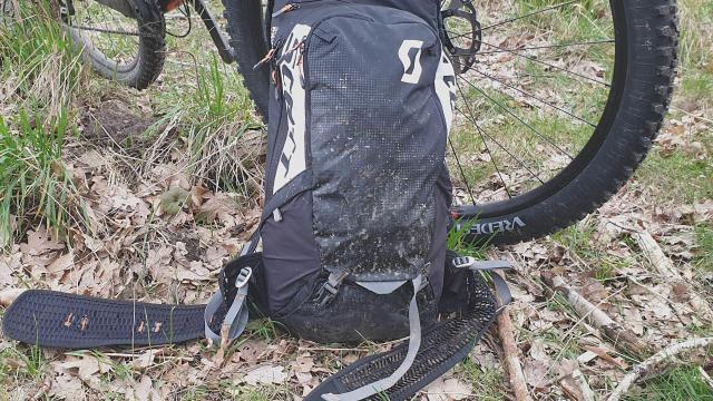 Plads til det hele – også rygbeskyttelse – Scott Trail Protect EVO FR